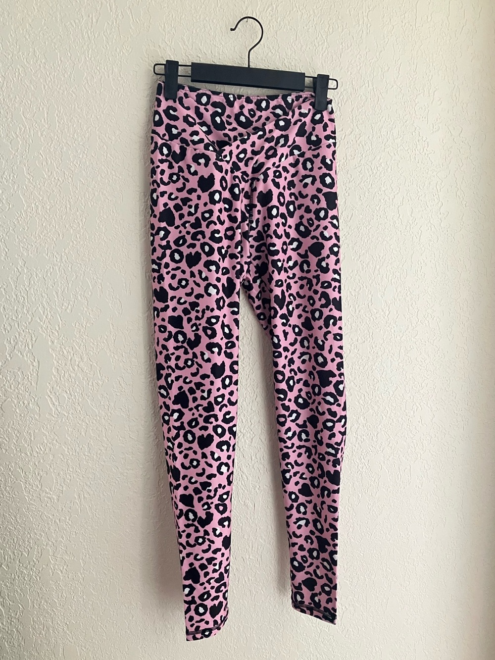 FOREVER 21 pink leopard print athletic leggings